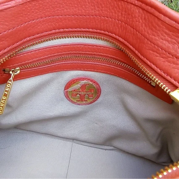 Tory Burch Amanda Classic Hobo – Red Pebbled Leather - Picture 13 of 16